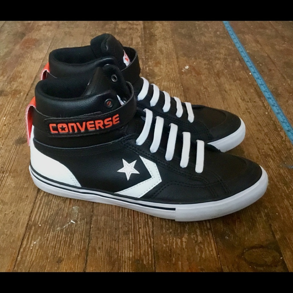Converse Sneaks